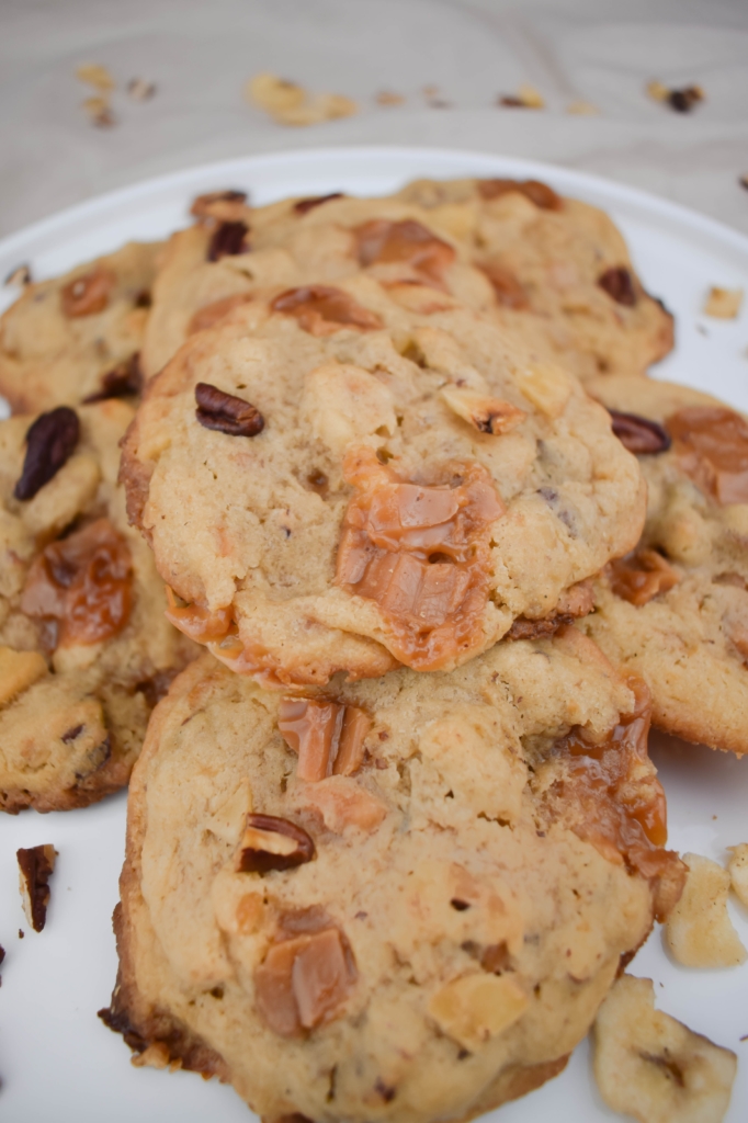 Pekannuss Karamell Cookies mit Bananenchips - Weich, saftig, süß