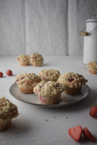 Erdbeer Cheesecake Muffins mit Streuseln