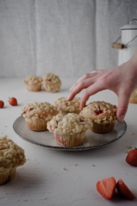 Erdbeer Cheesecake Muffins mit Streuseln