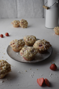 Erdbeer Cheesecake Muffins mit Streuseln