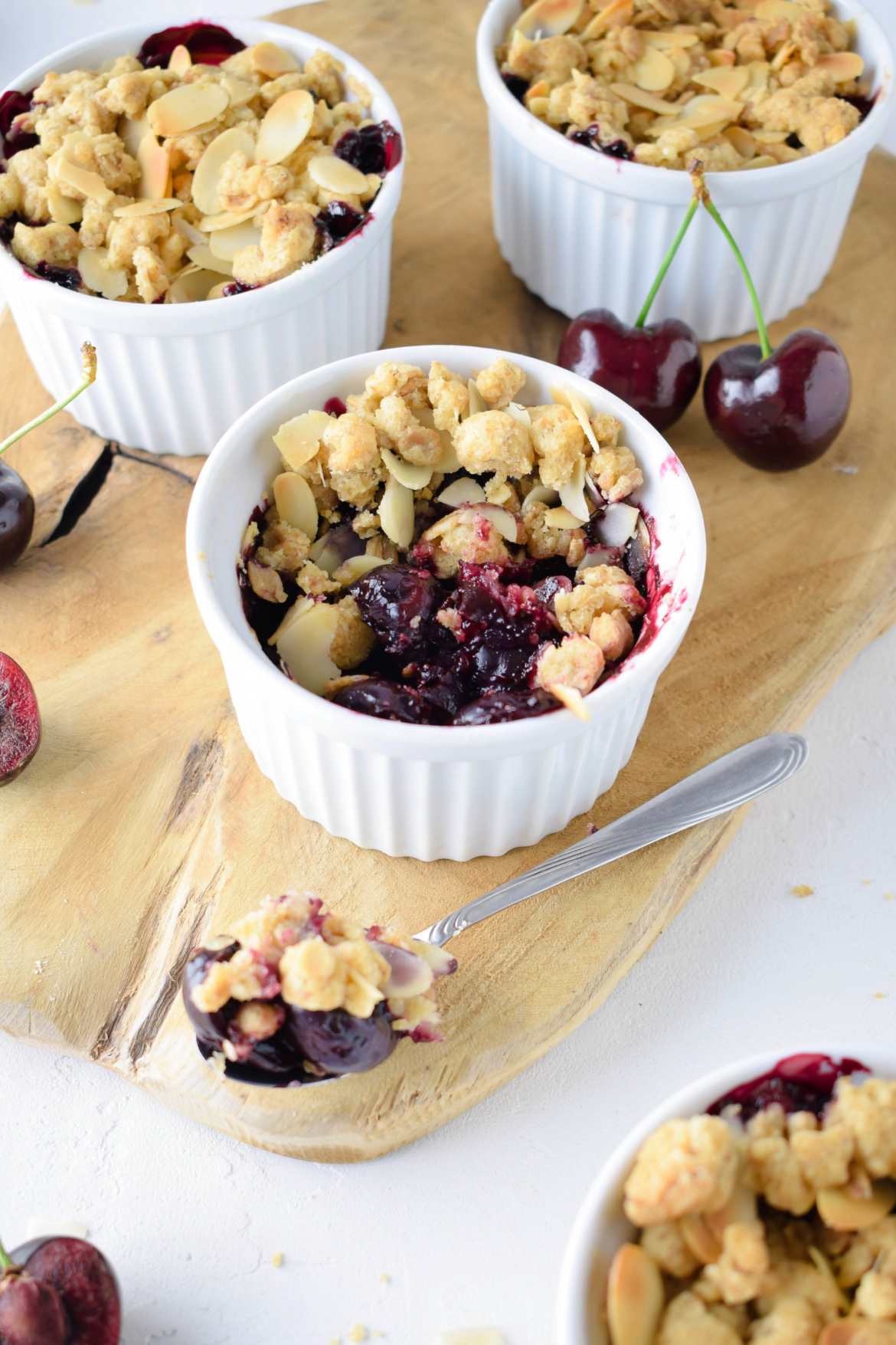 Kirsch Crumble mit Haferflocken und Mandeln - Ganz einfach!