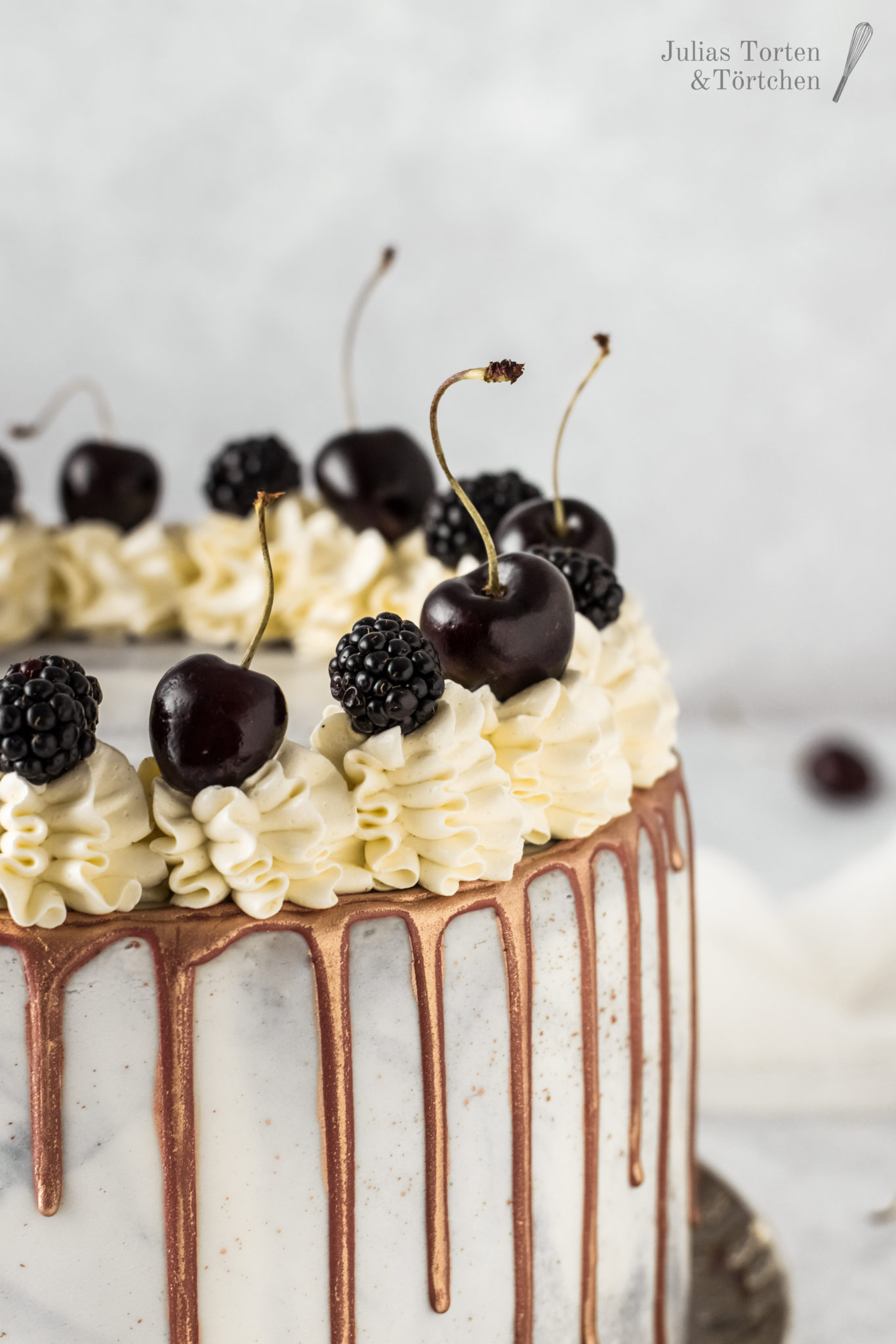 Bronze Drip Cake Torte mit Marmor Optik (Waldbeer Mascarpone Torte)