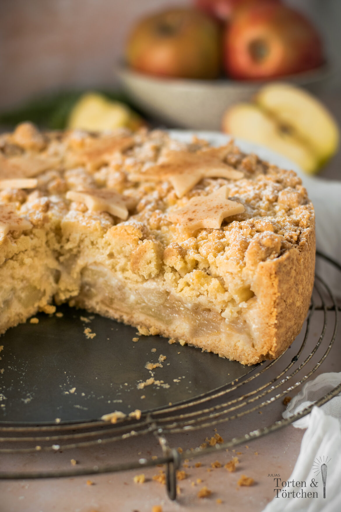 Einfacher Apfel Streuselkuchen mit Marzipan und Mürbeteig