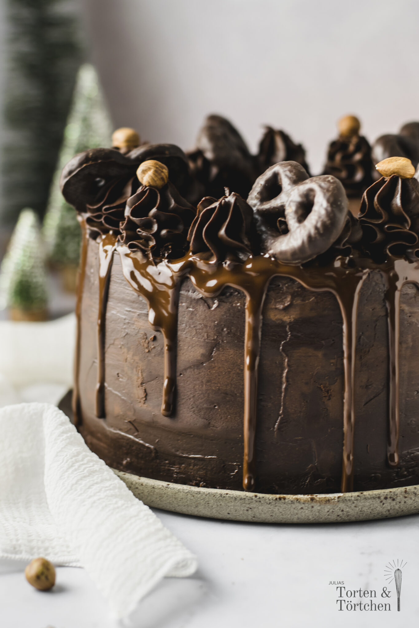 LEBKUCHEN TORTE mit Kirschen und Mascarponecreme - Dripcake