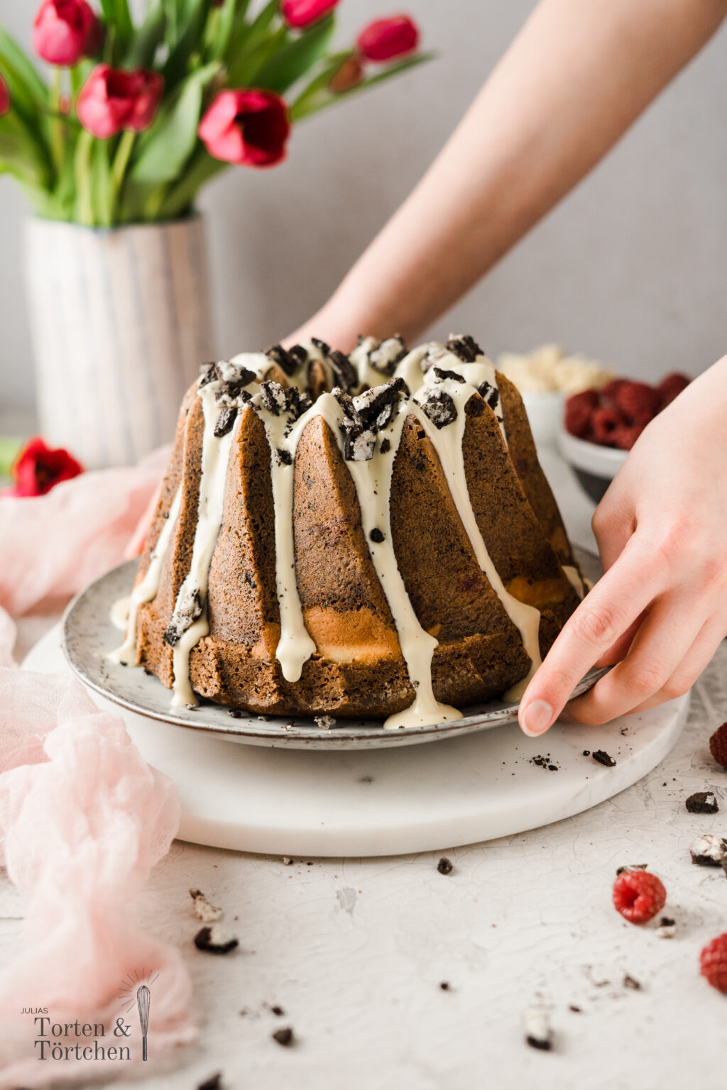 Oreo Himbeer Gugelhupf mit Cheesecake Füllung