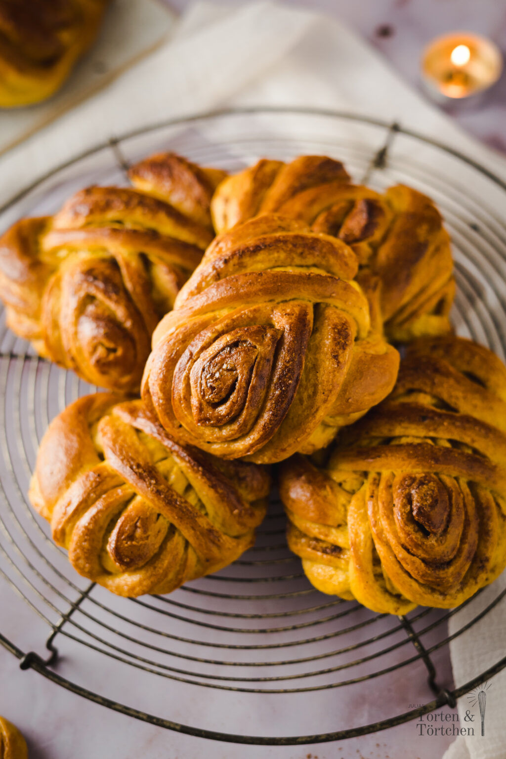 Süße Kürbis Hefeknoten mit Dulche de leche und Pumkin Spice